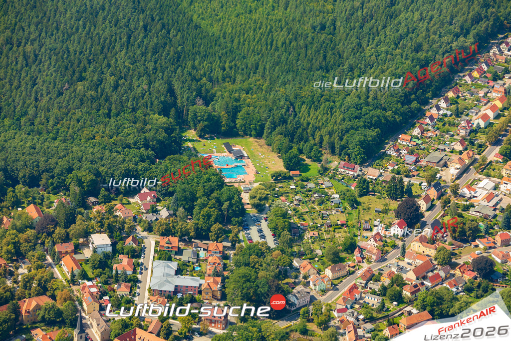 Luftaufnahme Freibad Blankenhain - Die Luftaufnahme wurde 2025 vom UL-Flugzeug heraus erstellt ( ohne Drohne ) - Hochauflösende Luftaufnahme - für professionelle Ausdrucke geeignet. Die Geschenkidee !Mit Lizenz und Bildrechte bestellbar