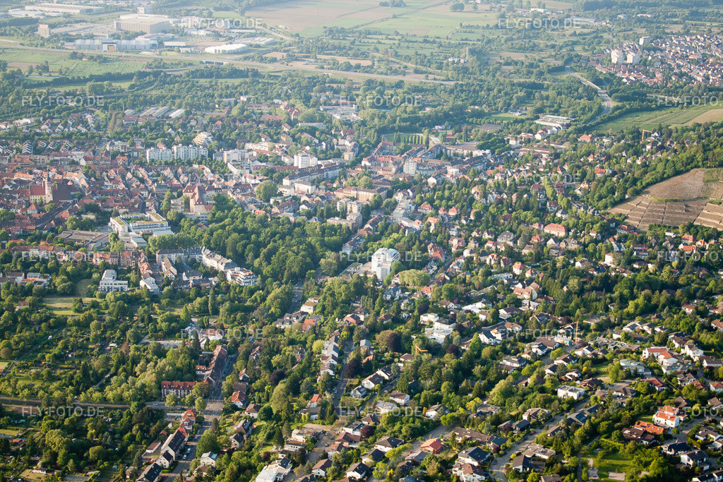 Durlach, Geigersberg | Luftbild: Durlach, Geigersberg im Ortsteil Durlach in Karlsruhe im Bundesland Baden-Württemberg in Deutschland. Foto: IMG_27476.jpg vom 23.05.2010 durch Werner Riehm/FLY-FOTO.de - Realisiert mit Pictrs.com