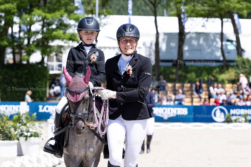 TH_652-OSTERMANN Annegret (GER)_ Xenia 81_19380 | Longines Balve Optimum 2024 am 08.06.24 in Balve, Schloss Wocklum, Thomas Hellmann, 652OSTERMANN Annegret (GER), Xenia 81