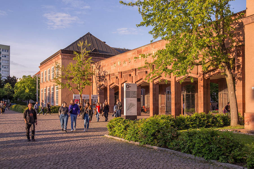Museumsnacht Halle und Leipzig - Grassimuseum | Entdecke über 20 Kategorien Leipzig-Motive: Foto-Downloads, hochwertige Poster, Leinwand- & Fine-Art-Prints. Jetzt Lieblingsfoto im Bildlexikon Leipzig Shop bestellen!