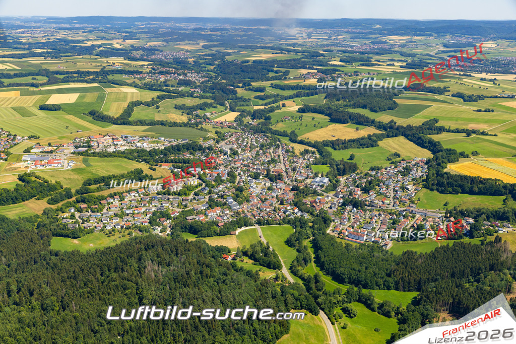 Aktuelles Luftbild von  Leinzell - Die Luftaufnahme wurde 2022 mittels UL-Flugzeug erstellt ( keine Drohne ) - hochauflösende Kamera-Systeme von  Canon -Beste Qualität - Für grossformatige Ausdrucke geeignet. Die Geschenkidee !