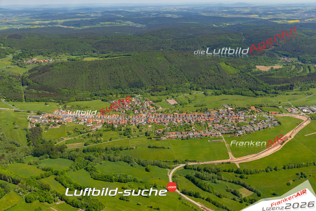 Das Luftbild der Stadt Sandberg wurde 2022 vom Flugzeug heraus erstellt (keine Drohnen-Aufnahmen) Aufnahmehöhe ca.450 Meter- hohe Bildauflösung und Druck-Qualität. Garantiert!