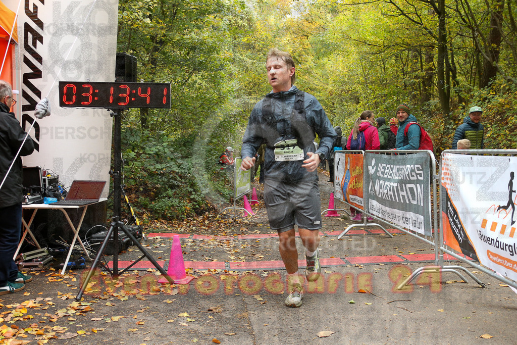 251026_1315_EX1_3015 | Sportfotografie im Rhein-Sieg Kreis, Köln, Bonn, NRW, Rheinland Pfalz, Hessen, etc. Unser Tätigkeitsfeld umfasst den Laufsport vom Volkslauf über den Marathon, Duathlon, Triathon bis zum Ultralauf wie Kölnpfad Ultra oder Schindertrail.