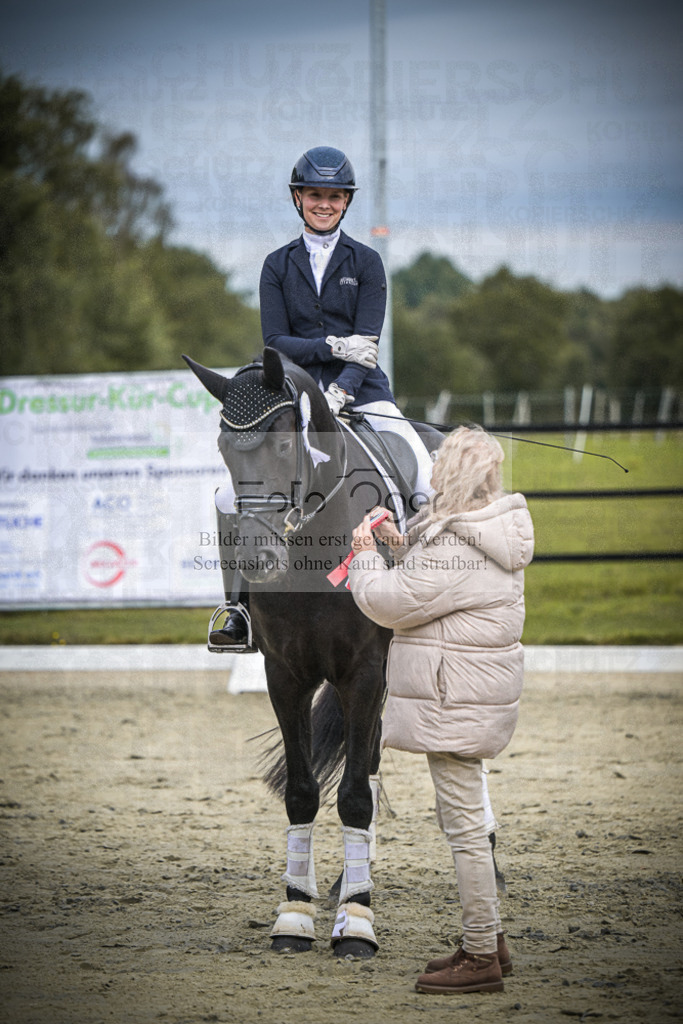 DOS_0041 | Entdecke hochwertige Reitturnierfotos von Foto Oger. Professionell, emotional und authentisch – jetzt Lieblingsmomente im Shop bestellen.Deutschlandweite Turnierfotografie. - Realisiert mit Pictrs.com