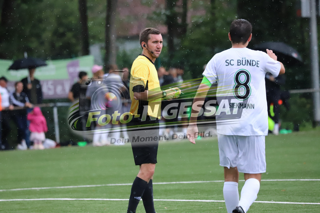 SC Bünde - BV 21 Stift-Quernheim | Auf dem Bild zu sehen: Schiedsrichter: Philipp MiskaSC Bünde, BV 21 Stift-Quernheim, Fistelmann Supercup, Hunnebrock, Deutschland  - Realisiert mit Pictrs.com