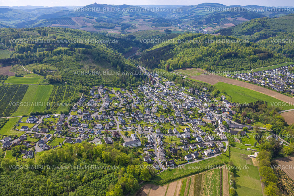Bestwig240503037 | Luftbild, waldige Hügellandschaft, Berge und Täler, Wohngebiet Ortsansicht Ortsteil Ostwig, Bestwig, Sauerland, Nordrhein-Westfalen, Deutschland
