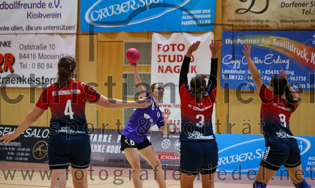 2022-11-19_059_SpVgg_Altenerding_gegen_HC_Donau-Paar | Erding, Deutschland, 19.11.2022:
Handball, Bezirksoberliga Frauen Altbayern 2022 / 2023, 5. Spieltag, SpVgg Altenerding gegen HC Donau/Paar, Endergebnis: 22:33

Simone Jens (HC Donau/Paar, #4), Marlene Mittermeier (SpVgg Altenerding, #6), Pia Dietz (HC Donau/Paar, #3), Franziska Neumeier (HC Donau/Paar, #9)

Foto: Christian Riedel / fotografie-riedel.net