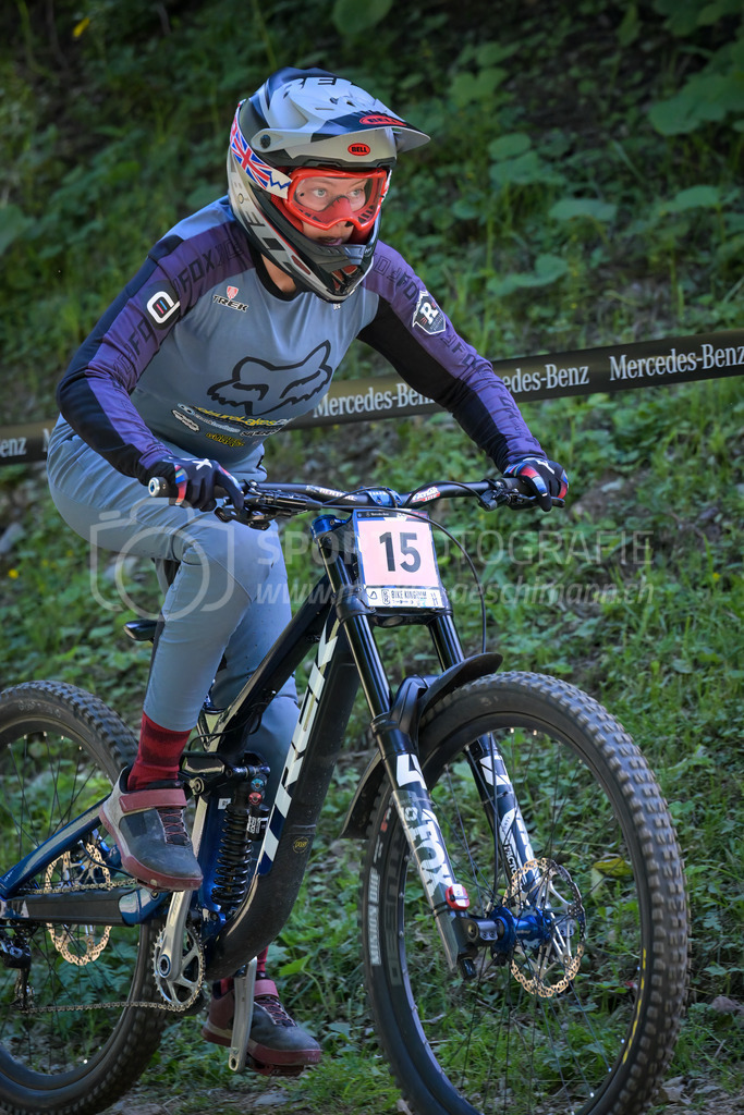 UCI Mountain Bike World Cup Lenzerheide 2022 - Downhill - 9. July 2022 | UCI Mountain Bike World Cup Lenzerheide 2022 - Downhill
Bike Kingdom, Lenzerheide
#15 FISHER Stacey (GBR)
Bild: Sportfotografie Markus Aeschimann | www.markus-aeschimann.ch - Realisiert mit Pictrs.com