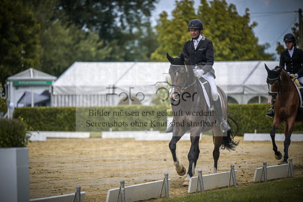 DOS_1379 | Entdecke hochwertige Reitturnierfotos von Foto Oger. Professionell, emotional und authentisch – jetzt Lieblingsmomente im Shop bestellen.Deutschlandweite Turnierfotografie. - Realisiert mit Pictrs.com