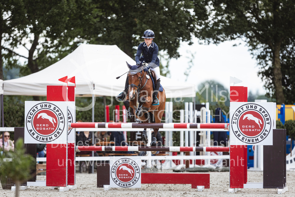 240616_Lemwerder_M2-Springen-543 | Deine schönsten Turniermomente als professionelle Fotos! Entdecke hochwertige Pferdesport-Fotografie im Online-Shop. Jetzt Fotos finden & bestellen!