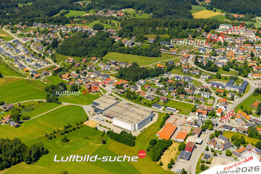 Aktuelles Luftbild von  Fürstenstein - Die Luftaufnahme wurde 2022 mittels UL-Flugzeug erstellt ( keine Drohne ) - hochauflösende Kamera-Systeme von  Canon -Beste Qualität - Für grossformatige Ausdrucke geeignet. Die Geschenkidee !