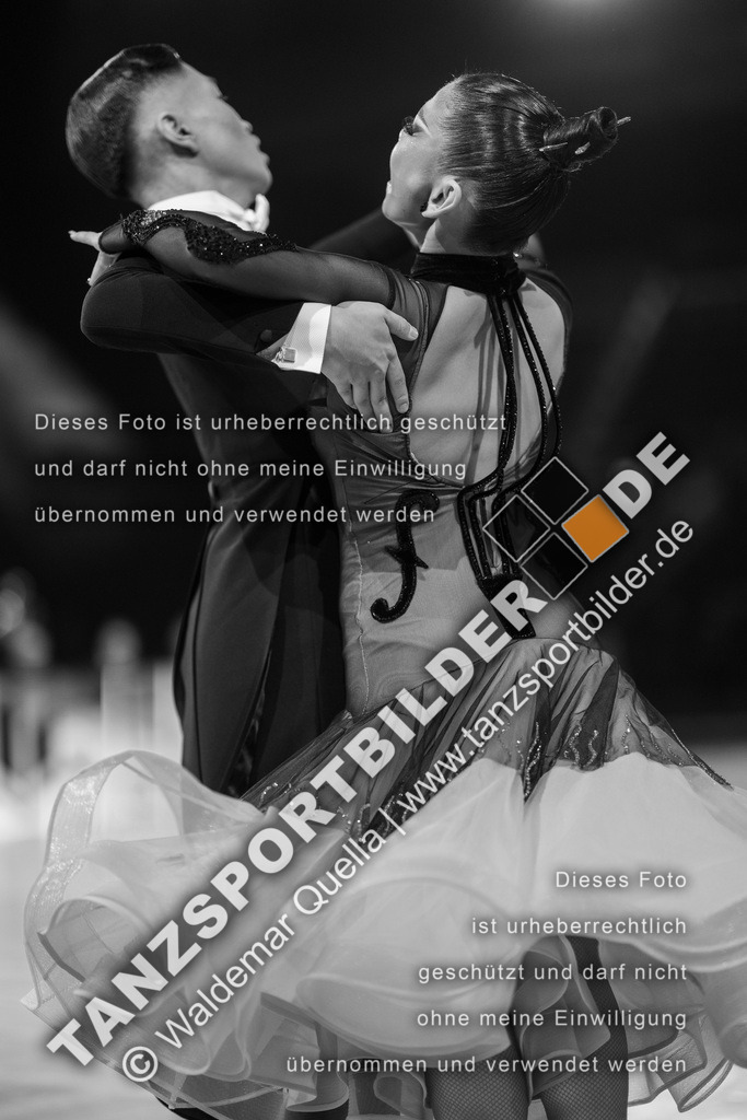 20251206-05158 | Hier finden Sie Tanz Bilder vom Latein und Standard Formationen tanzen. Sportbilder vom Tanzsport. Schöne Fotos und von Weltmeisterschaft, Europameisterschaft, Bundesliga, Regionalliga, Oberliga und Landesliga sowie von GOC Stuttgart, DanceComp, WM Bremen
