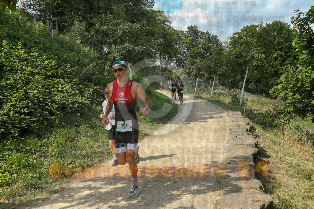 250824_1439_EX1_7000 | Sportfotografie im Rhein-Sieg Kreis, Köln, Bonn, NRW, Rheinland Pfalz, Hessen, etc. Unser Tätigkeitsfeld umfasst den Laufsport vom Volkslauf über den Marathon, Duathlon, Triathon bis zum Ultralauf wie Kölnpfad Ultra oder Schindertrail.