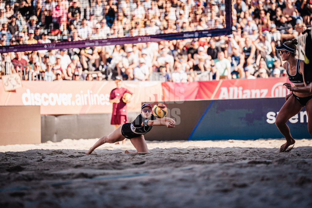 Beachvolleyball | Frauen | Finale |Deutsche Meisterschaften 2025 Timmendorfer Strand | 07.09.2025 | Cinja Tillmann springt zum Ball