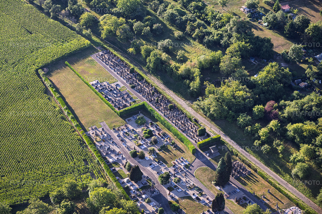 Aerial view: Cemetery with Jewish burial section in Soultz-sous-Forêts in the state Bas-Rhin, France. – Photo: IMG_158244.jpg taken on 07/25/2026 by Werner Riehm/FLY-FOTO.com – Resolution of the original: 6000 x 4000 px – Cimetiere juif de Soultz-sous-Forets - Jüdischer Friedhof in Sulz unterm Wald