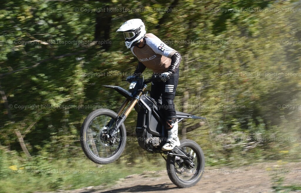 DSC_0022 | Sportfotografie , Motorsport, Motoross, Reitsport, Mointainbike, Enduro,
Landschaft , Outdoor, Eventfotografie, Landschaft, Bilder online bestellen - Realisiert mit Pictrs.com