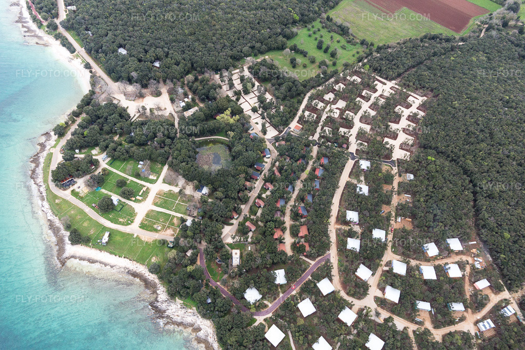 Aerial view: View of the town in Crnibek in the state Gespanschaft Istrien, Croatia. – Photo: IMG_105999.jpg taken on 04/13/2018 by Werner Riehm/FLY-FOTO.com – Resolution of the original: 5472 x 3648 px