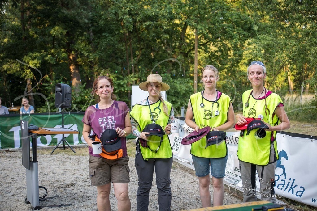Siegerehrung_2026-06-27_25 | Stimmungsvolle Fotografie von Pferden, fotografische Begleitung von Veranstaltungen, Golfturnieren und Distanzritten - Realisiert mit Pictrs.com