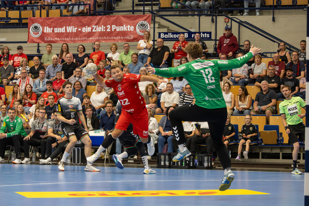 2. HBL (Handball-Bundesliga), Saison 2025/26, 1. Spieltag: Eulen Ludwigshafen gegen TUSEM Essen***Bild: Tor von Kian Schwarzer (22, Ludwigshafen) | 2. HBL (Handball-Bundesliga), Saison 2025/26, 1. Spieltag: Eulen Ludwigshafen gegen TUSEM Essen***Bild: Tor von Kian Schwarzer (22, Ludwigshafen) - Realisiert mit Pictrs.com
