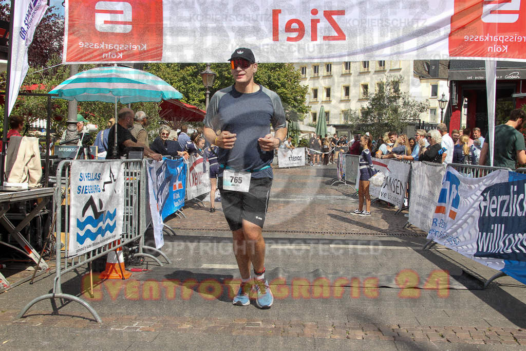 250824_1509_EV4_2714 | Sportfotografie im Rhein-Sieg Kreis, Köln, Bonn, NRW, Rheinland Pfalz, Hessen, etc. Unser Tätigkeitsfeld umfasst den Laufsport vom Volkslauf über den Marathon, Duathlon, Triathon bis zum Ultralauf wie Kölnpfad Ultra oder Schindertrail.