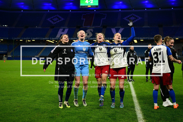 Fußball I Frauen I Saison 2025-2026 I DFB-Pokal I Achtelfinale I Hamburger SV - Bayer 04 Leverkusen I 18575 | Jubel, Begeisterung, Enthusiasmus, Euphorie, Freude, Glücksgefühl, Heiterkeit bei: Hamburger SV Frauen - Realisiert mit Pictrs.com