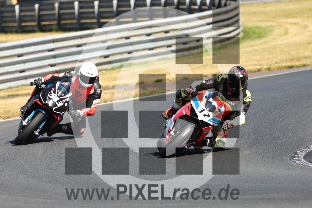 0513-20260711_02620 | Schöne Erinnerungen an spannende Momente - das festzuhalten ist unser Job. PIXELrace.de ist seit 2003 auf den Rennstrecken Europas unterwegs um die Action draußen beim Fahren und die wunderbare Stimmung imm Fahrerlager für euch einzufangen.