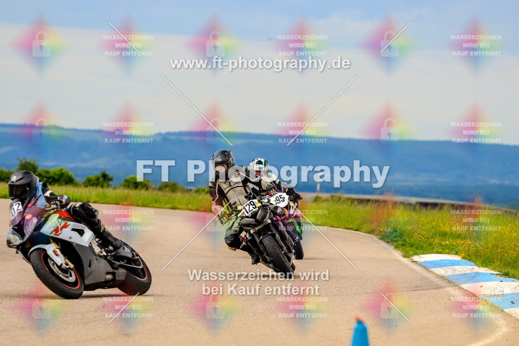 MotoTeam-2421 | Hier findet Ihr Bilder von Touristenfahrten auf der Nürburgring Nordschleife oder von anderen Veranstaltungen die ich besucht habe. Viel Spass beim Durch Schauen 