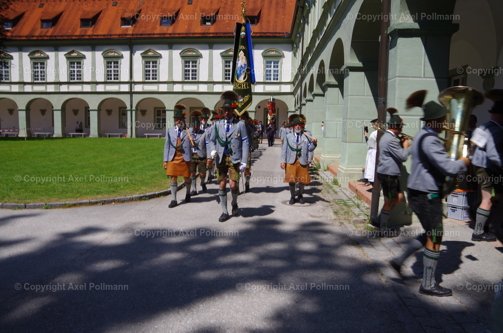 IMGP6816 | fotografiert von Axel PollmannLeonhardi Wallfahrt Benediktbeuern und Murnau, Fronleichnam, Fasching, Landschaft im Loisachtal und Benediktbeuern  - Realisiert mit Pictrs.com