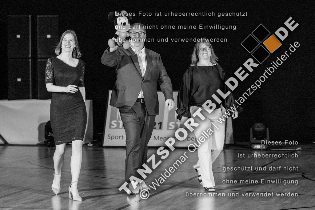 20250503-00554 | Hier finden Sie Tanz Bilder vom Latein und Standard Formationen tanzen. Sportbilder vom Tanzsport. Schöne Fotos und von Weltmeisterschaft, Europameisterschaft, Bundesliga, Regionalliga, Oberliga und Landesliga sowie von GOC Stuttgart, DanceComp, WM Bremen