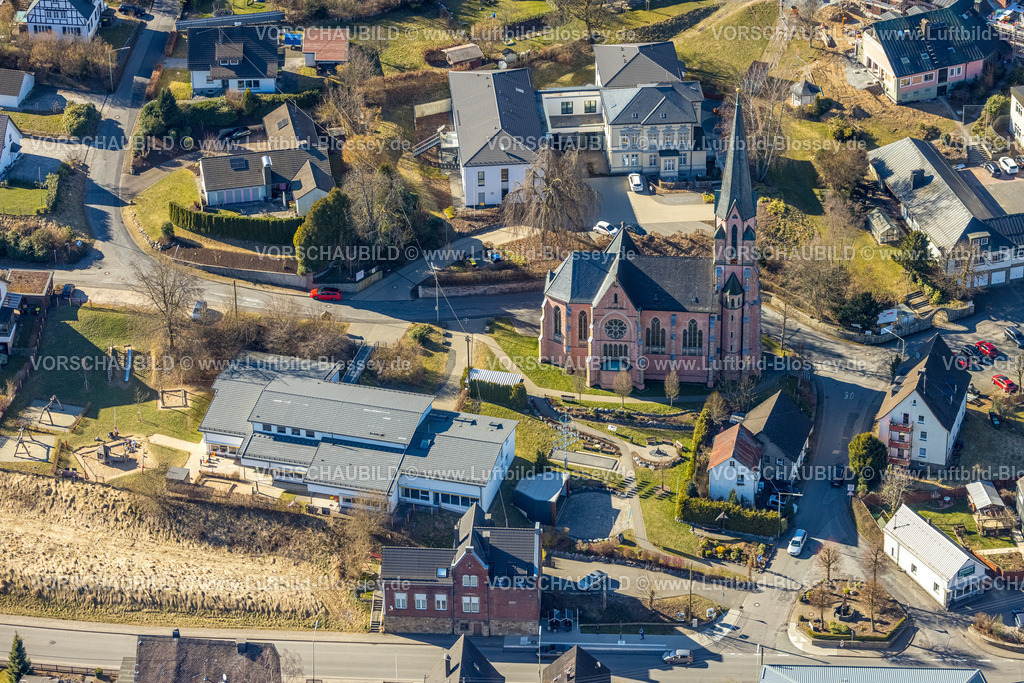 Kirchhundem250308383Welschen-Ennest | Luftbild, kath. St. Johannes Baptist Kirche und Familienzentrum St. Johannes, Welschen Ennest, Kirchhundem, Sauerland, Nordrhein-Westfalen, Deutschland