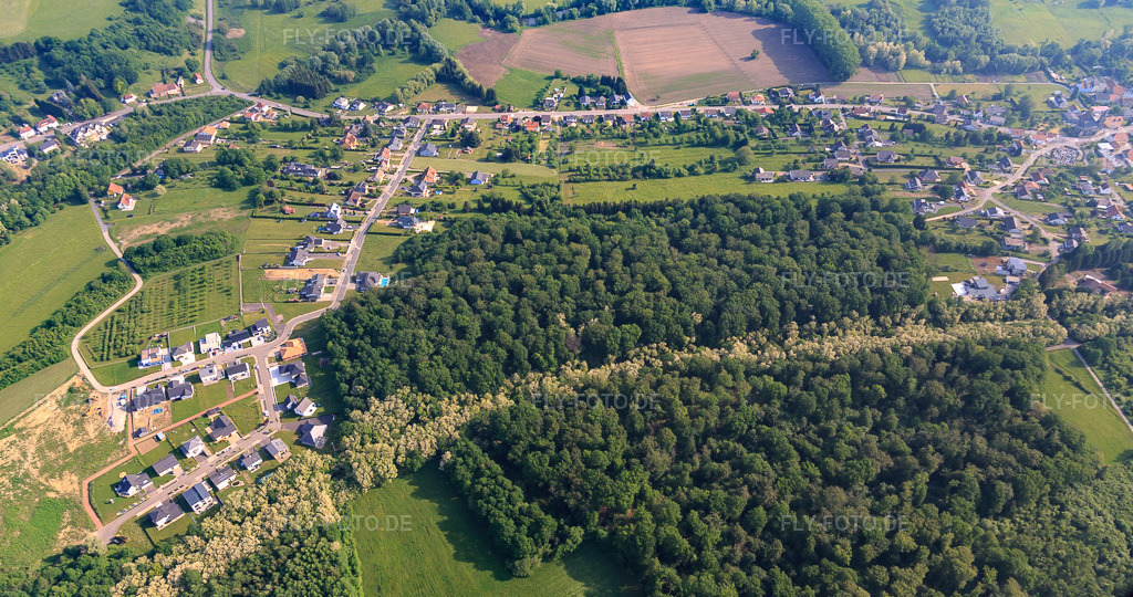 Luftbild: Ortsansicht von Südwesten in Blies-Ébersing im Bundesland Moselle in Frankreich. – Foto: IMG_107301.jpg vom 19.05.2018 durch Werner Riehm/FLY-FOTO.de – Auflösung des Originals: 5276 x 2780 px