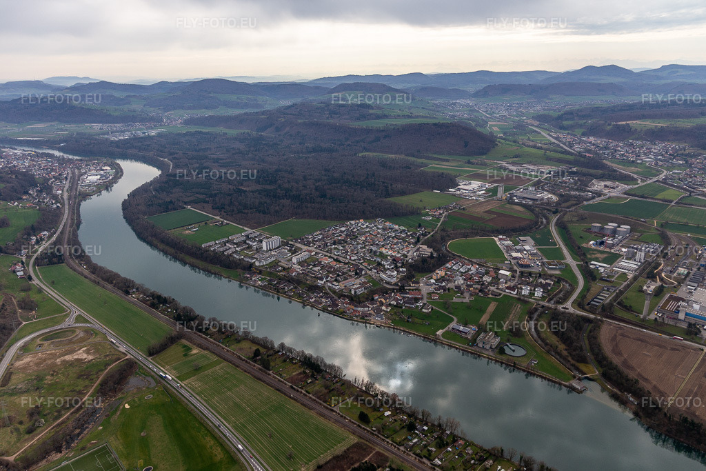 Vue aérienne: Vue de la ville à Sisseln dans le département Argovie, Suisse. Photo: IMG_120149.jpg prise le 17/03/2020 par Werner Riehm/FLY-FOTO.eu – Résolution de l'original: 5472 x 3648 px