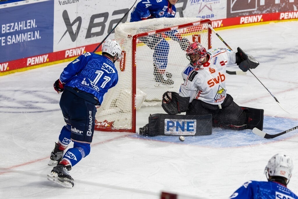 DEL, Deutsche Eishockey Liga Saison 2025/26, 24. Spieltag: Adler Mannheim gegen Fischtown Pinguins Bremerhaven | DEL, Deutsche Eishockey Liga Saison 2025/26, 24. Spieltag: Adler Mannheim gegen Fischtown Pinguins Bremerhaven - Realisiert mit Pictrs.com