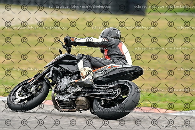 25bt02-0015 | markuskiefer.com - Realisiert mit Pictrs.com