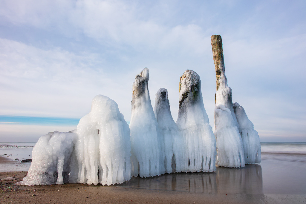 Buhne im Winter an der Ostseeküste bei Kühlungborn | Buhne im Winter an der Ostseeküste bei Kühlungborn.