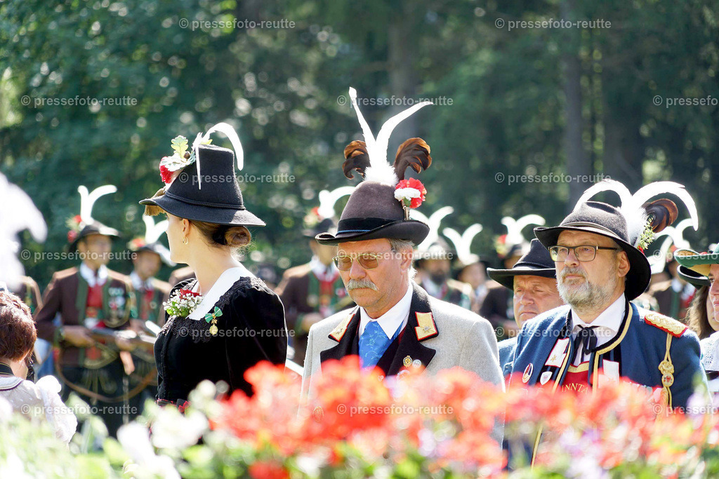 a-news-2023-Juli23-Regimentsschuetzenfest-Steeg-Feldmesse-DSC07073 | Info aus dem Bezirk Reutte/Ausserfern Tirol sowie eine umfangreiche Bilddatenbank über die gesamte Region: Lechtal, Talkessel Reutte, Tannheimertal, Zwischentoren. Lech, Plansee, Zugspitze, Grenztunnel, B179, Fernpassstraße, Verkehr, Lawinen, Tradition, - Realisiert mit Pictrs.com