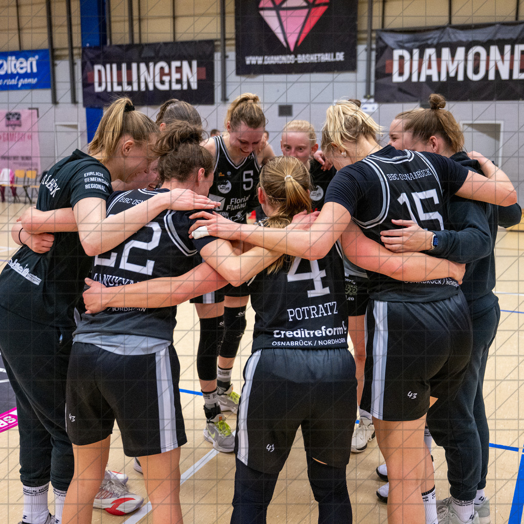 2. DBBL PlayOff 24/25 | 12.04.2025 | Dillingen Diamonds vs. BBC OS | 1/8-Finale, 2. Spiel  | 2. DBBL PlayOff 24/25 | 12.04.2025 | Dillingen Diamonds vs. BBC OS | 1/8-Finale, 2. Spiel  - - - - - CREDIT, www.bullenfotos.de, Martin König, Hörner Weg 40, D-49078 Osnabrück, +4917663732967, Nutzung und Weitergabe nur zu den vereinbarten Zwecken. Presseanfragen an Urheber. Alle Rechte beim Urheber. - - - - - - Realisiert mit Pictrs.com