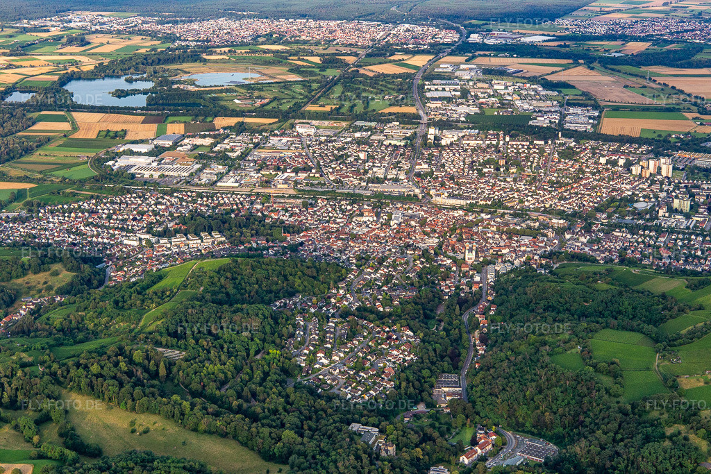 Luftbild: Ortsansicht von Osten in Bensheim im Bundesland Hessen in Deutschland. Foto: IMG_142712.jpg vom 19.07.2024 durch Werner Riehm/FLY-FOTO.de