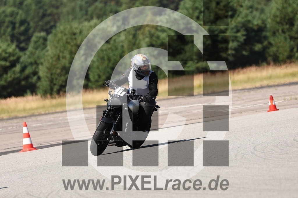 0111-20260809_14240 | Schöne Erinnerungen an spannende Momente - das festzuhalten ist unser Job. PIXELrace.de ist seit 2003 auf den Rennstrecken Europas unterwegs um die Action draußen beim Fahren und die wunderbare Stimmung imm Fahrerlager für euch einzufangen.