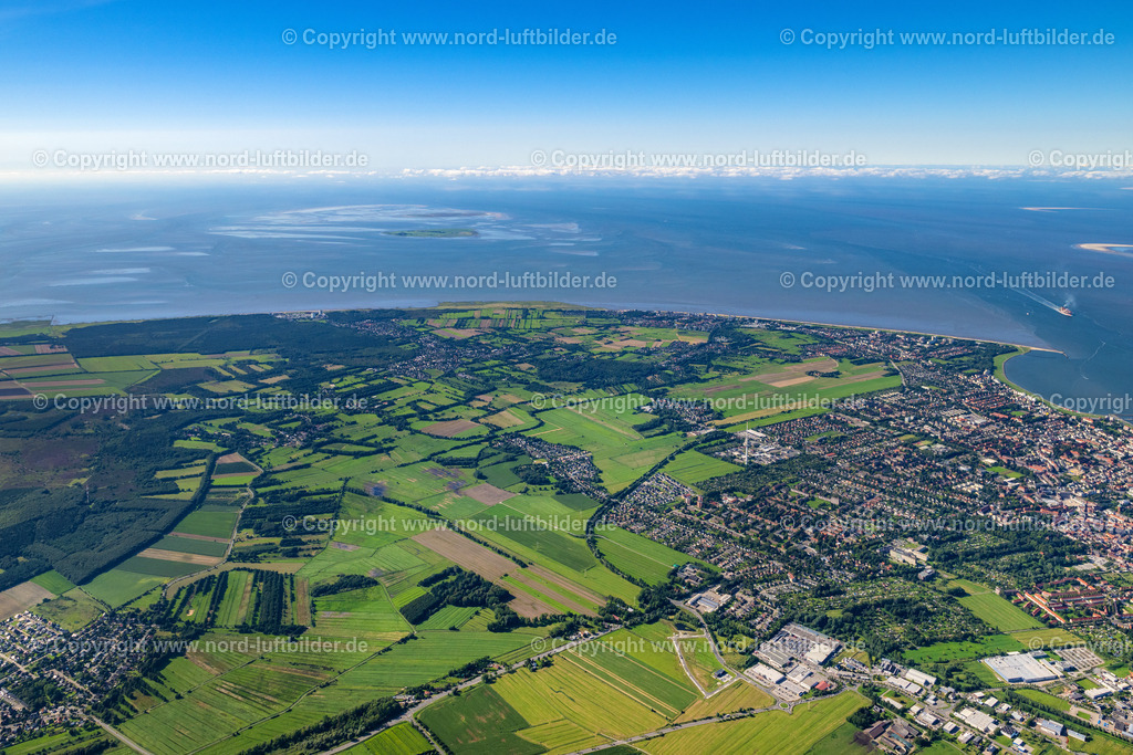Cuxhaven_ELS_8697160823 | CUXHAVEN 16.08.2023 Stadtansicht am Meeres-Küstenbereich der Nordsee in Cuxhaven im Bundesland Niedersachsen, Deutschland. Weiterführende Informationen bei: Nordseeheilbad Cuxhaven GmbH. // City view on sea coastline of North Sea in Cuxhaven in the state Lower Saxony, Germany. Further information at: Nordseeheilbad Cuxhaven GmbH. Foto: Martin Elsen
