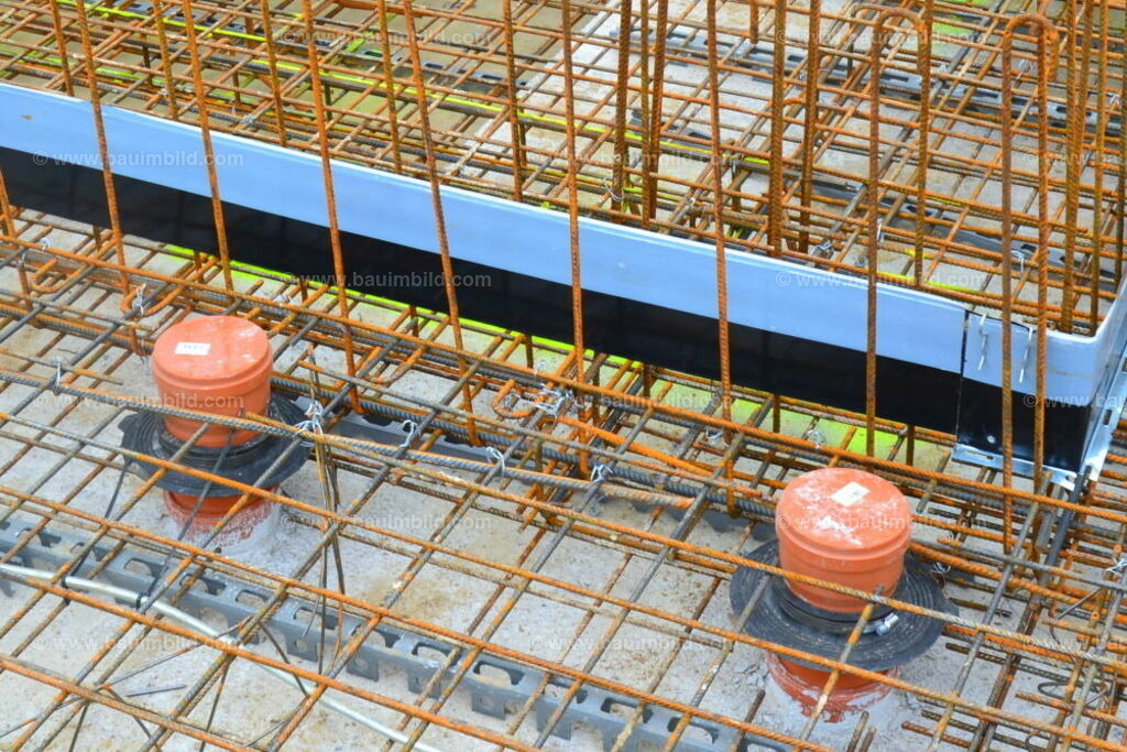 bib-lg03-abwasserkanal-0023 | Nach LV-Leistungsgruppen sortierte Detailfotos über den Bau eines Hauses. Alle Hausbau-Bilder direkt vom Urheber und Autor der Website Haus-Selber-Bauen.com