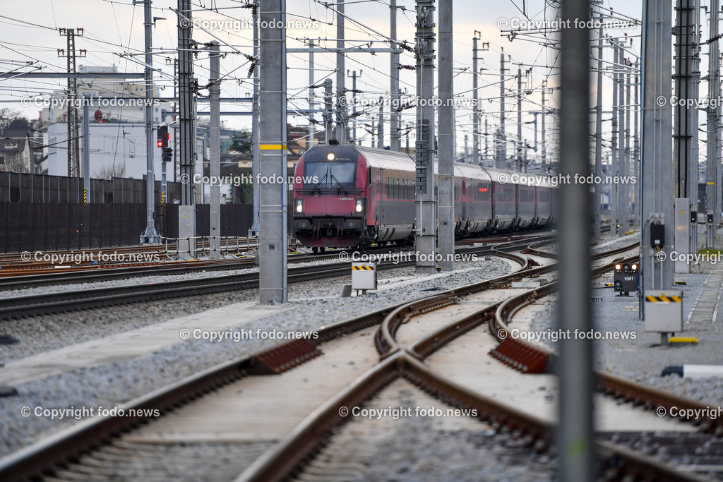 Baufortschritt Ausbau Weststrecke_ ÖBB_ 07.12.2022-24 | 07.12.2022, ÖBB Weststrecke , AUT, Besichtigung Ausbau Weststrecke 4 gleisig, im Bild OeBB Railjet, Westbahnstrecke Ausbaubereich Untergaumberg