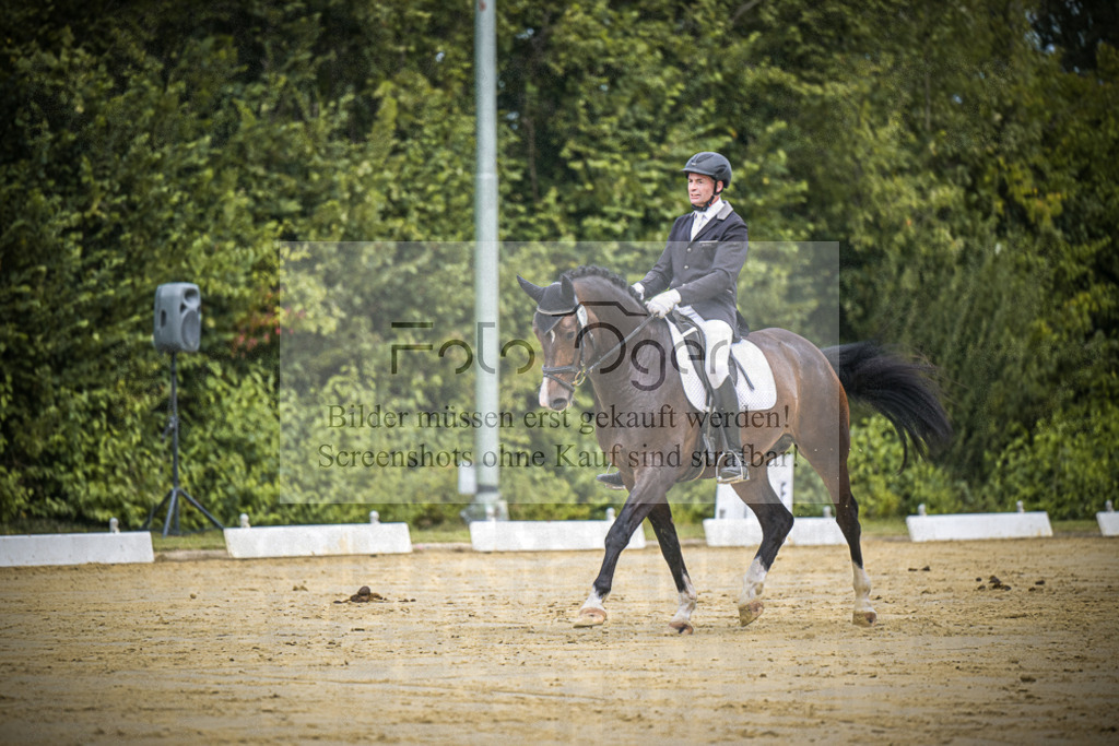 DOS_1239 | Entdecke hochwertige Reitturnierfotos von Foto Oger. Professionell, emotional und authentisch – jetzt Lieblingsmomente im Shop bestellen.Deutschlandweite Turnierfotografie. - Realisiert mit Pictrs.com