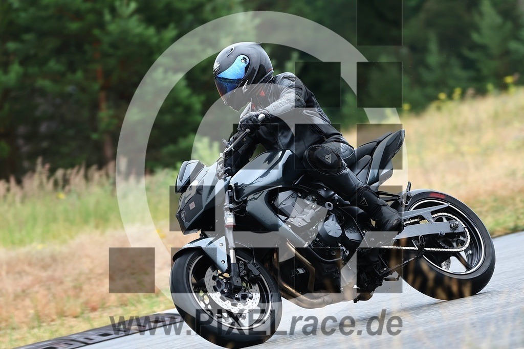 0099-20250703_10056 | Schöne Erinnerungen an spannende Momente - das festzuhalten ist unser Job. PIXELrace.de ist seit 2003 auf den Rennstrecken Europas unterwegs um die Action draußen beim Fahren und die wunderbare Stimmung imm Fahrerlager für euch einzufangen.