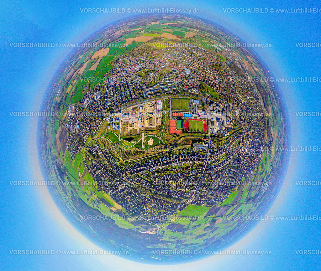 Selm250490066Mitte | Luftbild, Auenpark Baugelände mit Neubau Wohnhäuser, Kunstwerk Kuppel und Spielplatz im Auenpark, Sportzentrum mit Fußballstadion und Leichtathletikstadion Sparkassen Arena, Tennisplätze TG Selm 76 e.V., Erdkugel, Fisheye Aufnahme, Fischaugen Aufnahme, 360 Grad Aufnahme, tiny world, little planet, fisheye Bild, Beifang, Selm, Ruhrgebiet, Nordrhein-Westfalen, Deutschland