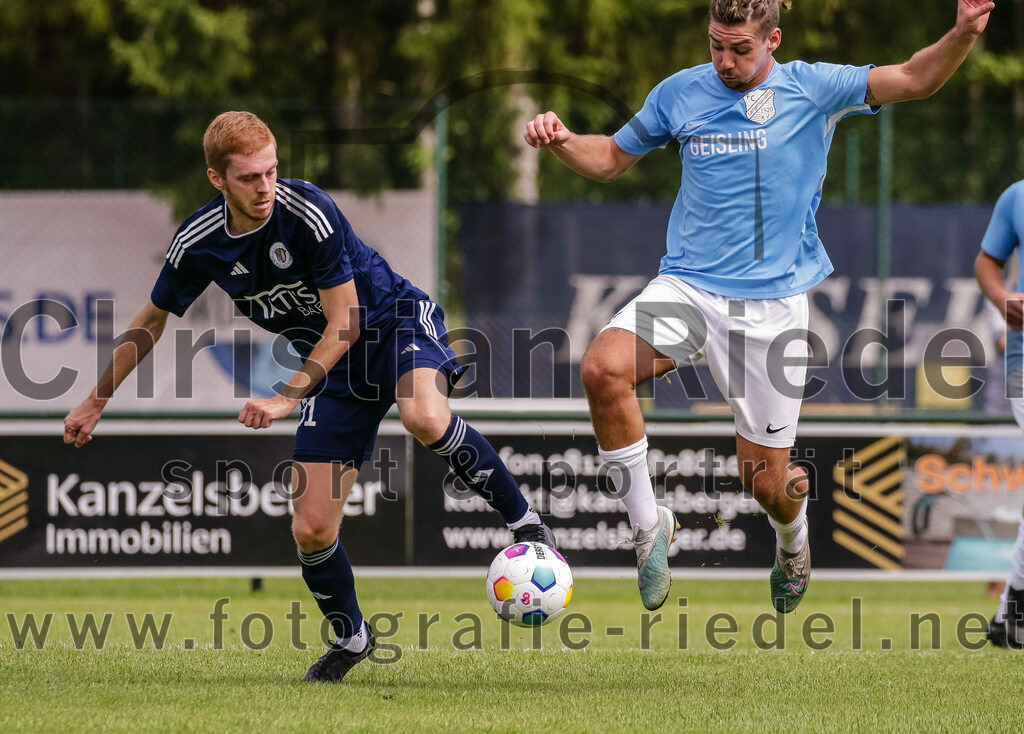2023-08-26_089_FC_Langengeisling_gegen_TuS_Raubling | Erding, Deutschland, 26.08.2023:
Fußball, Bezirksliga Oberbayern Ost 2023 / 2024, 6. Spieltag, FC Langengeisling gegen TuS Raubling, Endergebnis: 2:0

Dominic Reisner (TuS Raubling, #31), Maximilian Birnbeck (FC Langengeisling, #27)

Foto: Christian Riedel / fotografie-riedel.net