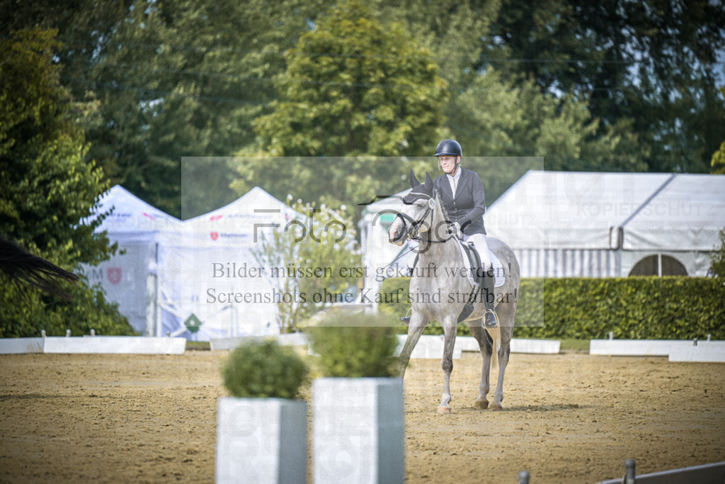 DOS_6940 | Entdecke hochwertige Reitturnierfotos von Foto Oger. Professionell, emotional und authentisch – jetzt Lieblingsmomente im Shop bestellen.Deutschlandweite Turnierfotografie. - Realisiert mit Pictrs.com