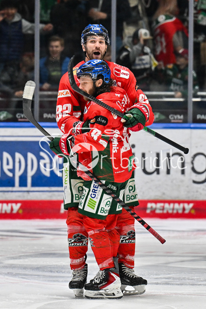 Augsburger Panther - Grizzlys Wolfsburg | Jubel der Panther nach dem Treffer zum 1-0 durach Alexandre GRENIER (Augsburger Panther 82) / Tor / Torschuetze / Freude / Happy / DEL: Augsburger Panther - Grizzlys Wolfsburg; Curt Frenzel Stadion am 10.10.2025
