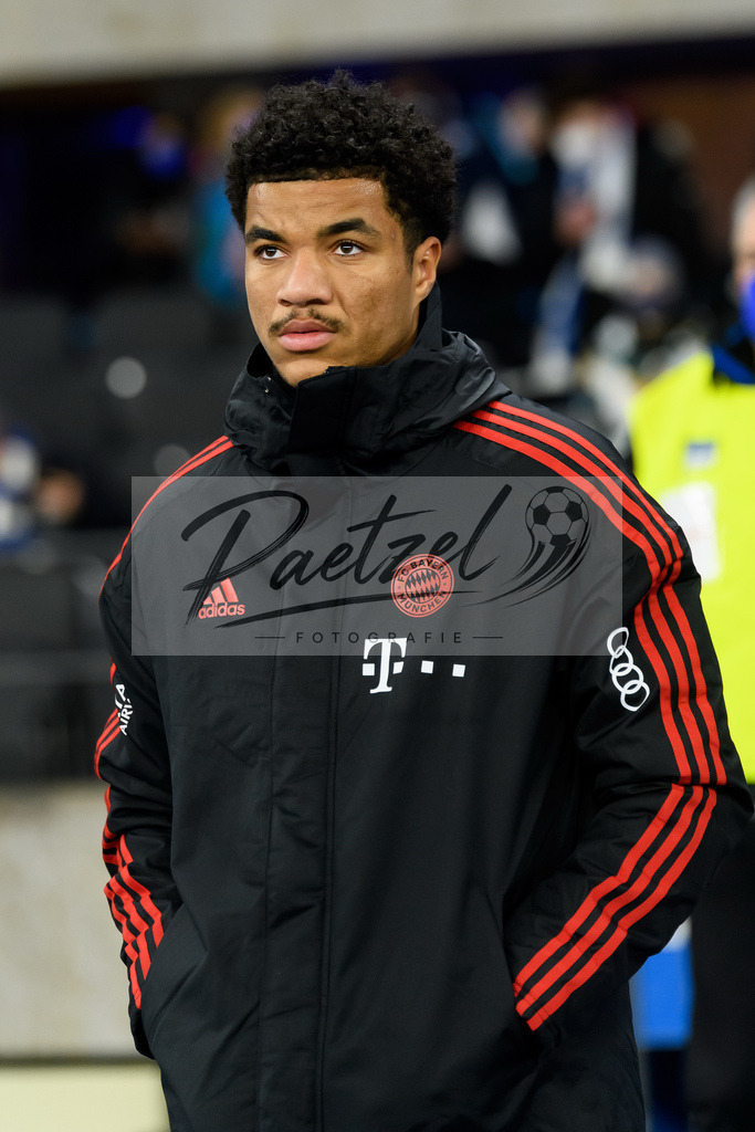 BSCFCB20220123_224 | Fussball, Herren: Malik Tillman (FC Bayern Muenchen) schaut bei dem Spiel der 1. Bundesliga zwischen Hertha BSC und FC Bayern Muenchen im Olypiastadion am 23.01.2022 in Berlin, Deutschland.DFB / DFL REGULATIONS PROHIBIT ANY USE OF PHOTOGRAPHS AS IMAGE SEQUENCES AND/OR QUASI-VIDEO. - Realisiert mit Pictrs.com