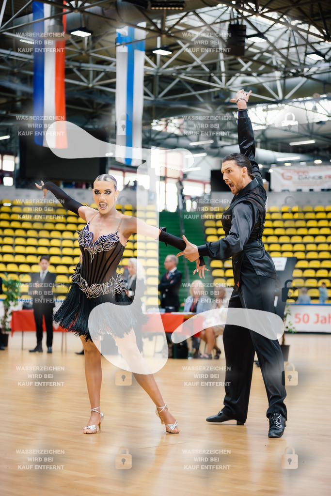 Hessen Tanzt WDSF International Open Latin 11th (43) Justin Lauer _ Rita Schumichin (TSC Saltatio Neustadt im TV 1860 Mußbach)-2025-05-18-4248 | Webshop for digital downloads and prints of dance sport, event & show photographer Julian Link - Realisiert mit Pictrs.com